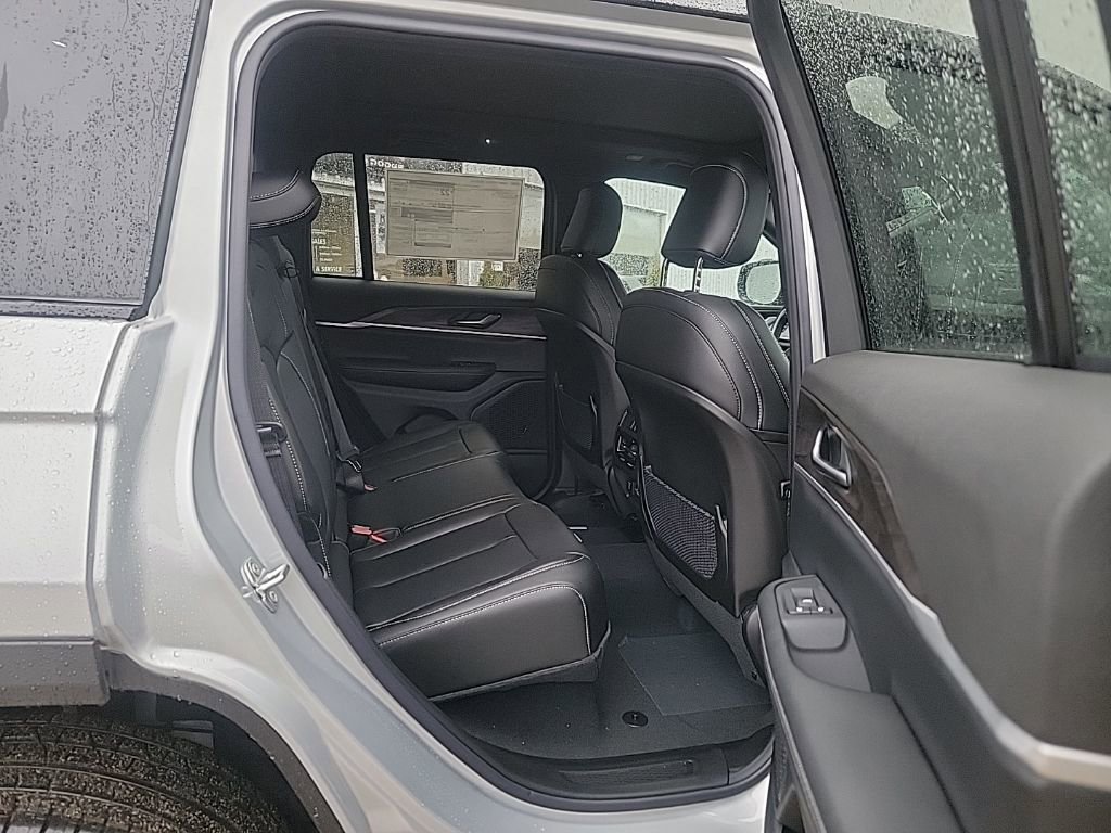 New 2025 Jeep Grand Cherokee Limited image 9