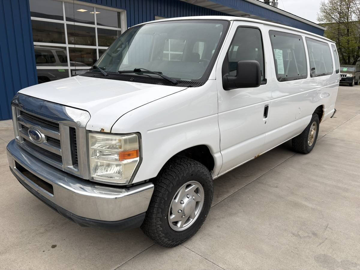 Used 2010 Ford E-350 and Econoline 350 XLT RWD image 2