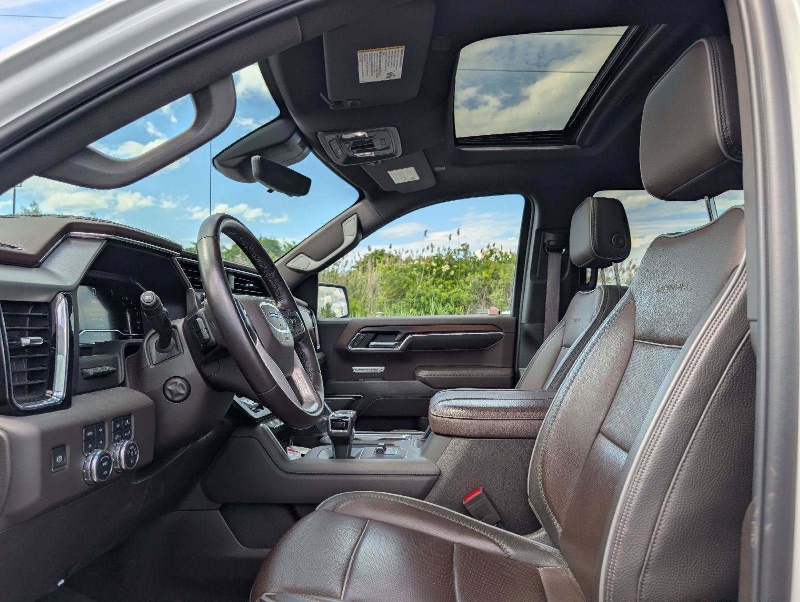 Used 2024 GMC Sierra 1500 Denali w/ Technology Package AWD/4WD image 13