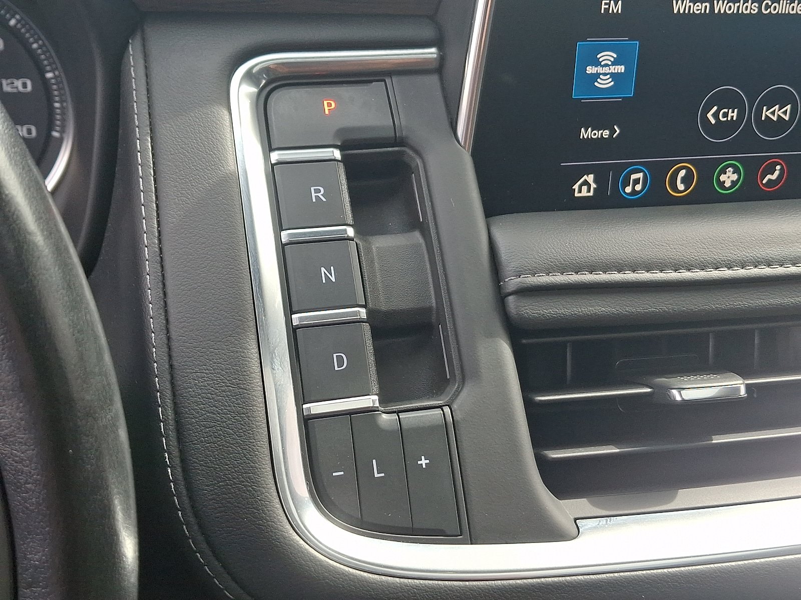 Used 2021 Chevrolet Tahoe Z71 w/ Luxury Package AWD/4WD image 16