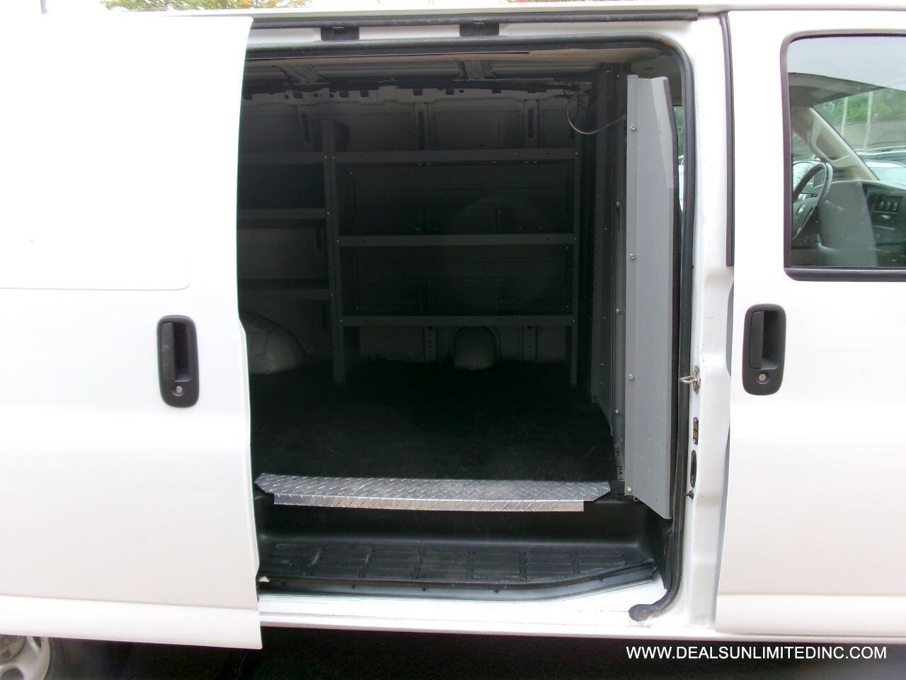 Used 2020 Chevrolet Express 3500 w/ Driver Convenience Package RWD image 17