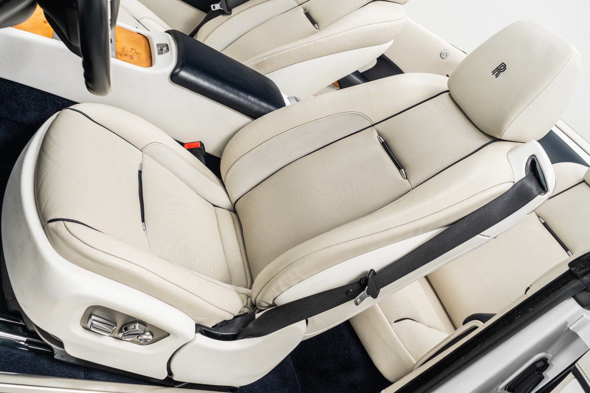 Used 2019 Rolls-Royce Dawn image 24