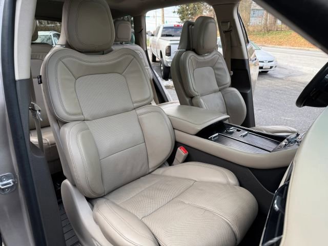 Used 2020 Lincoln Aviator Reserve w/ Equipment Group 202A image 29
