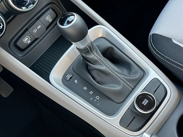 New 2025 Hyundai Venue SEL FWD image 23