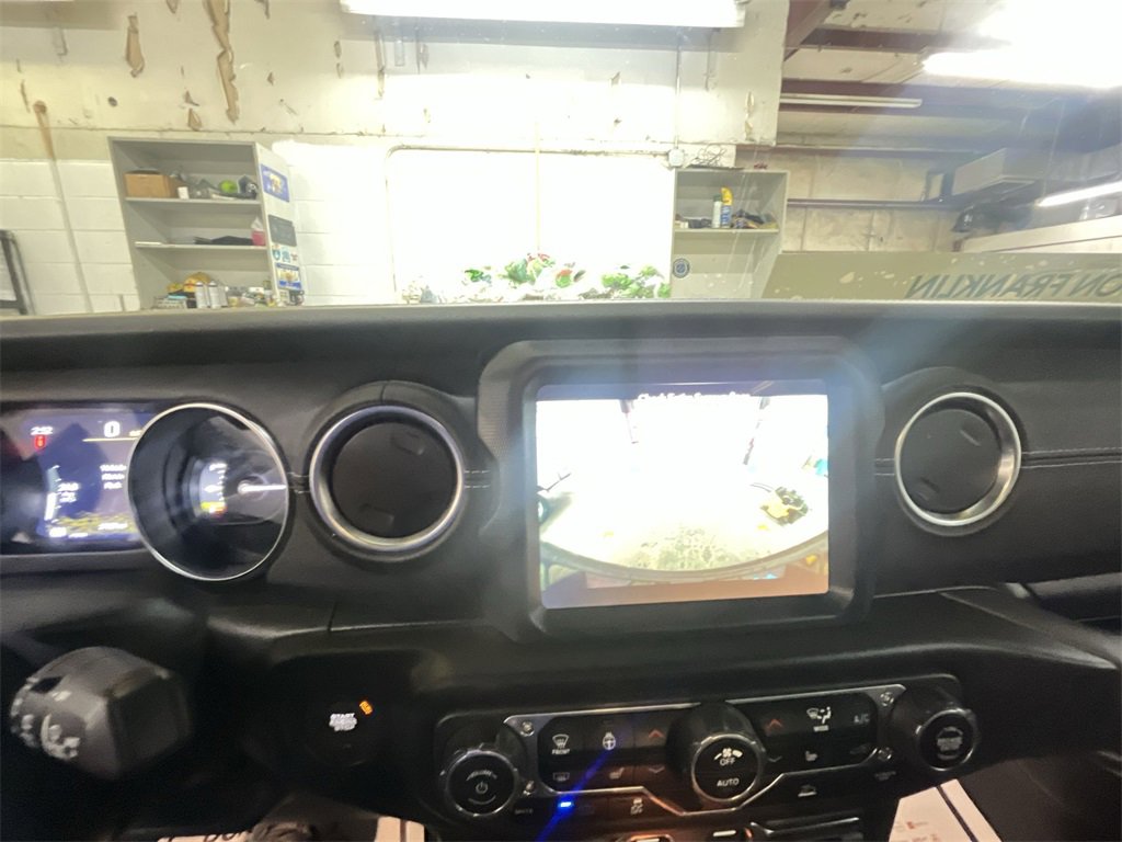 Used 2023 Jeep Wrangler Unlimited Sahara w/ Cold Weather Group image 17