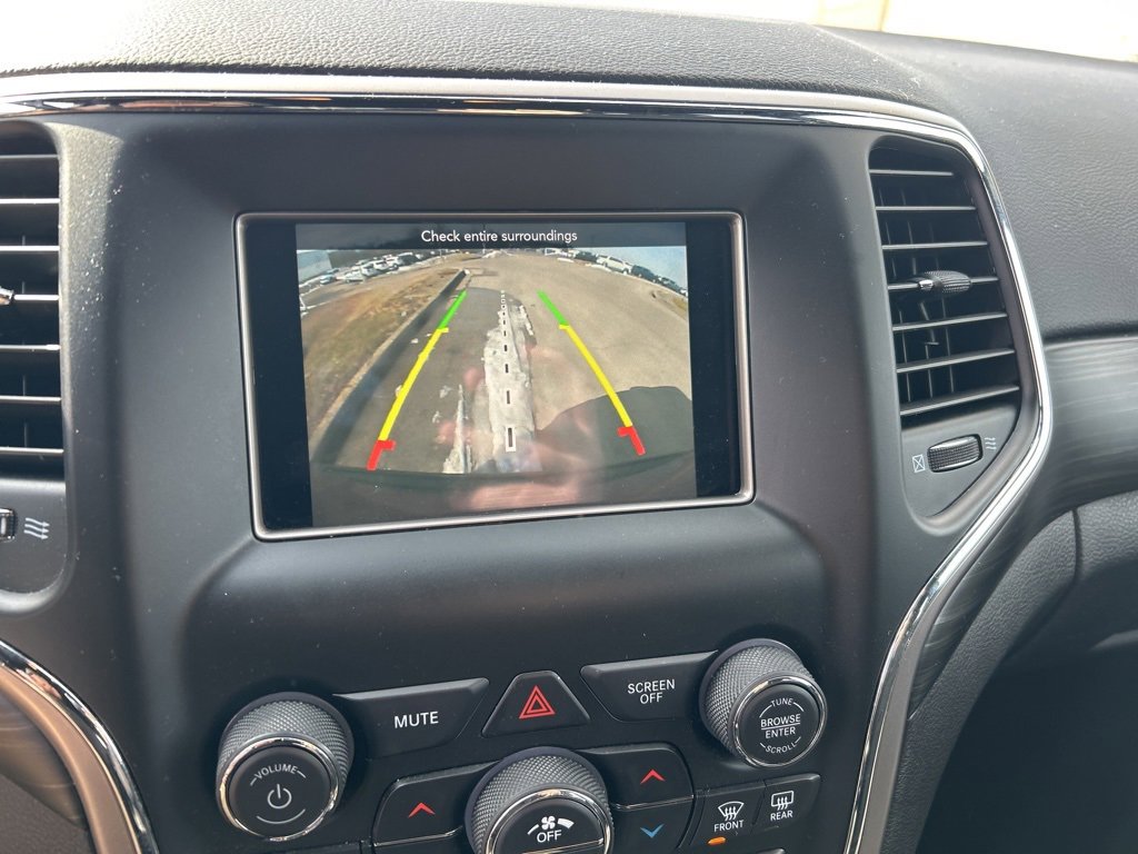 Used 2021 Jeep Grand Cherokee Laredo image 8