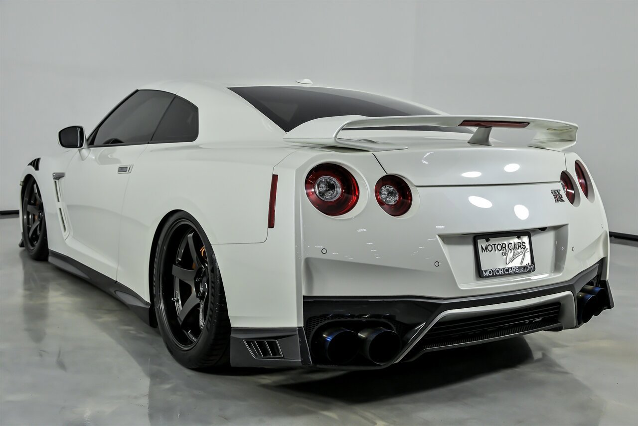 Used 2019 Nissan GT-R Premium w/ Premium Interior Package AWD/4WD image 11