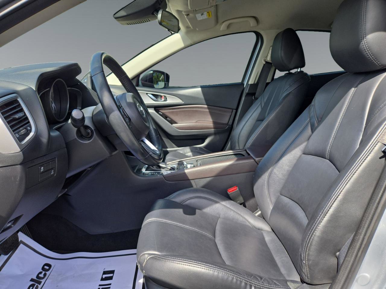 Used 2018 MAZDA MAZDA3 Touring FWD image 9
