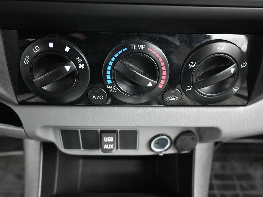 Used 2015 Toyota Tacoma Base image 17