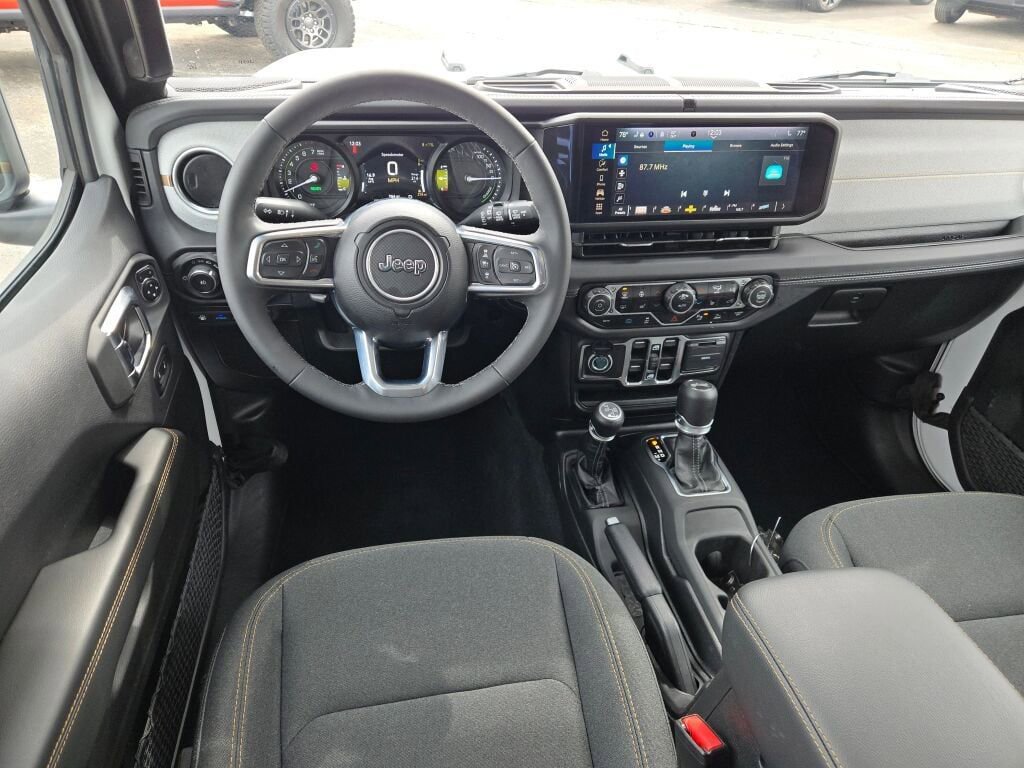 Certified 2025 Jeep Wrangler Unlimited Sahara w/ Safety Group image 17