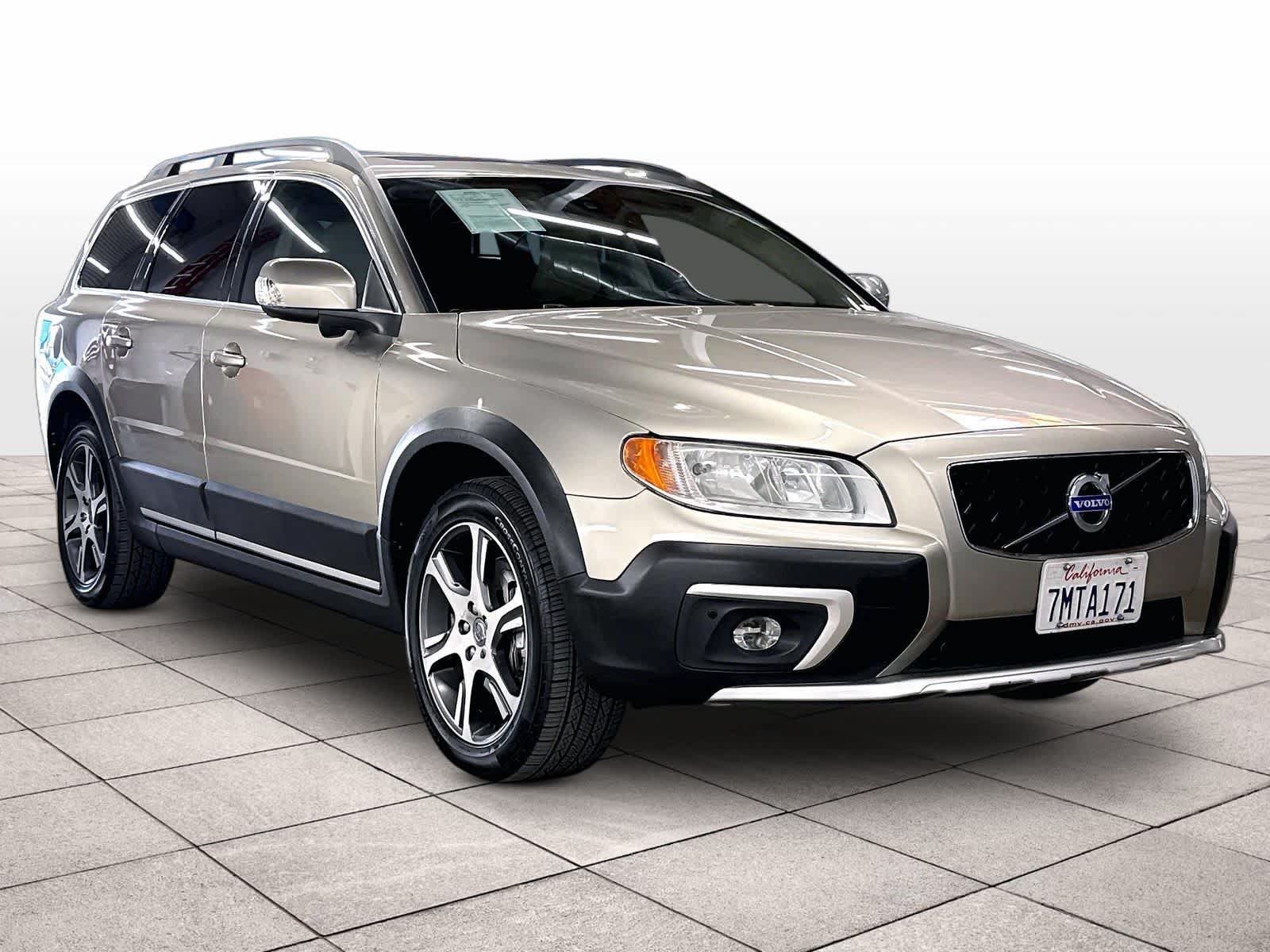 Used 2015 Volvo XC70 T6 w/ Proximity Package AWD/4WD image 2