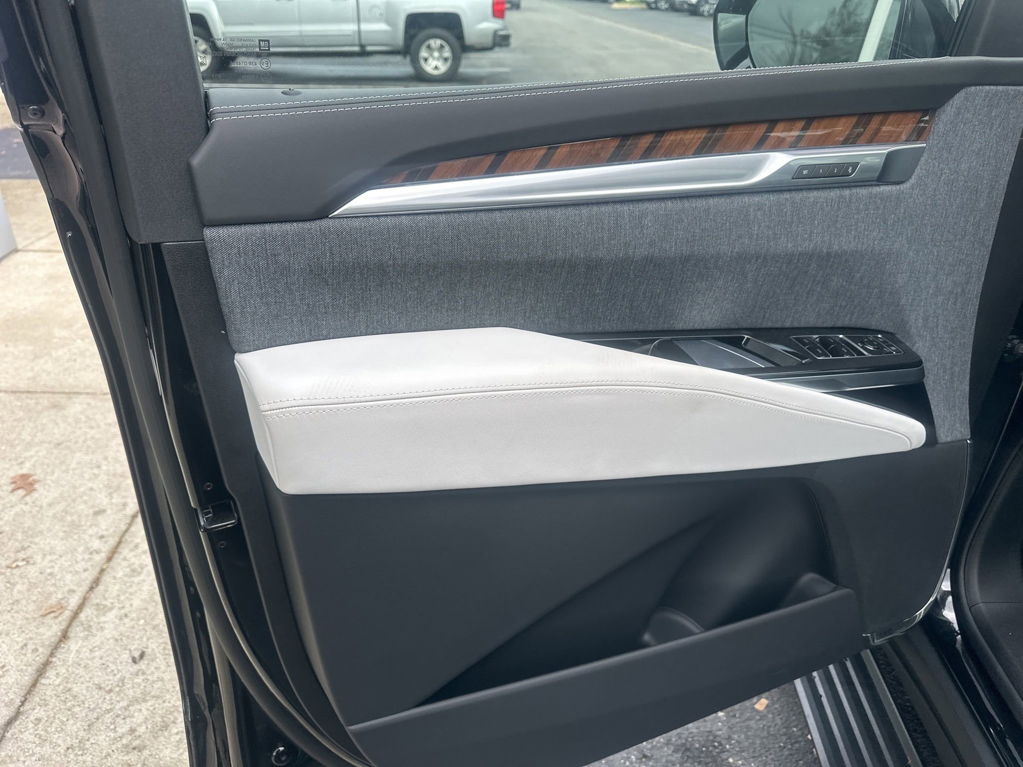 Used 2026 Cadillac Escalade Platinum Sport w/ LPO, ONYX Package image 44