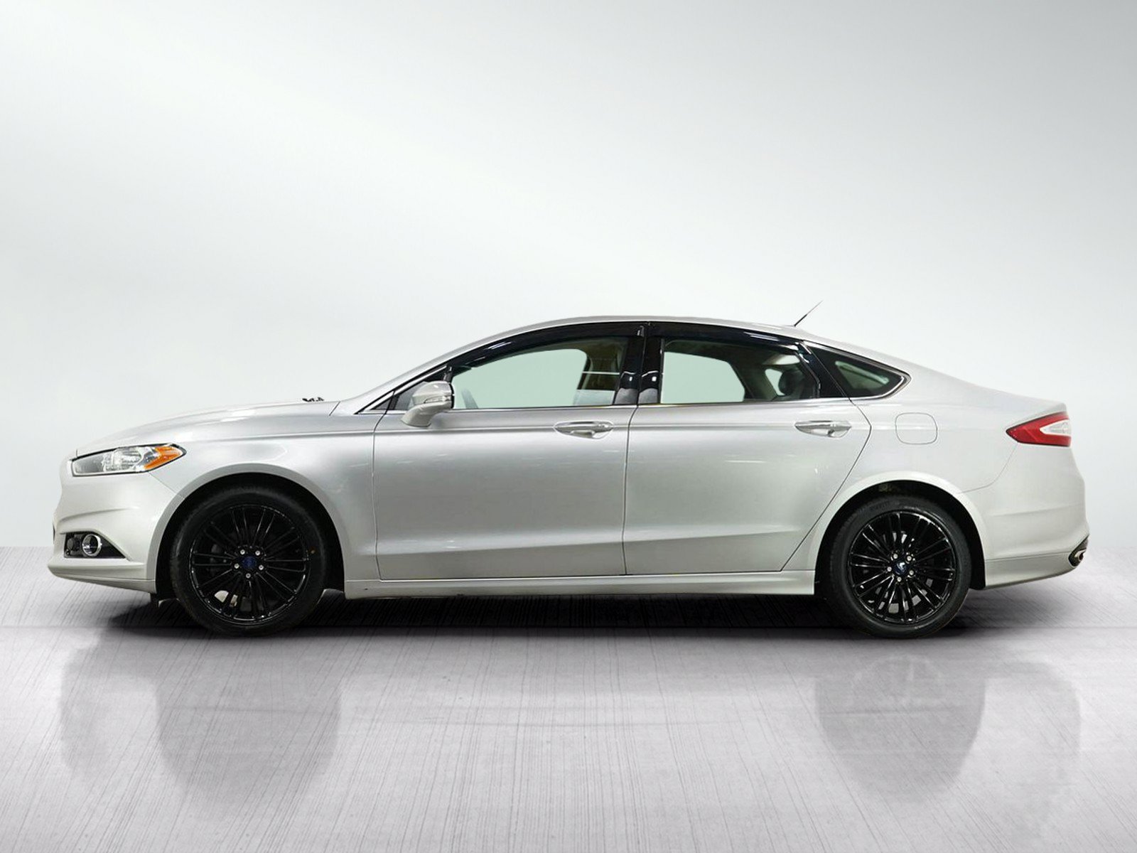 Used 2016 Ford Fusion SE w/ Equipment Group 202A FWD image 2