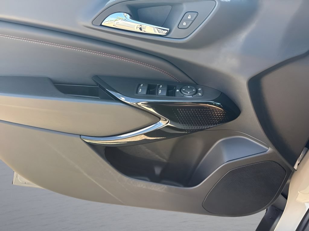 New 2026 Chevrolet Trax RS w/ Sunroof Package FWD image 24