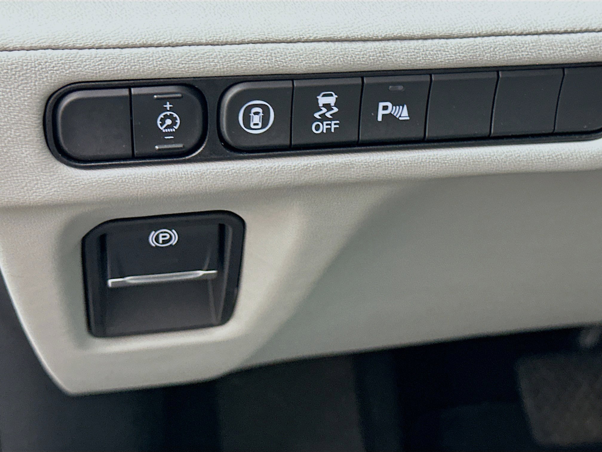 Used 2023 Acura MDX SH-AWD w/ Technology Package image 17