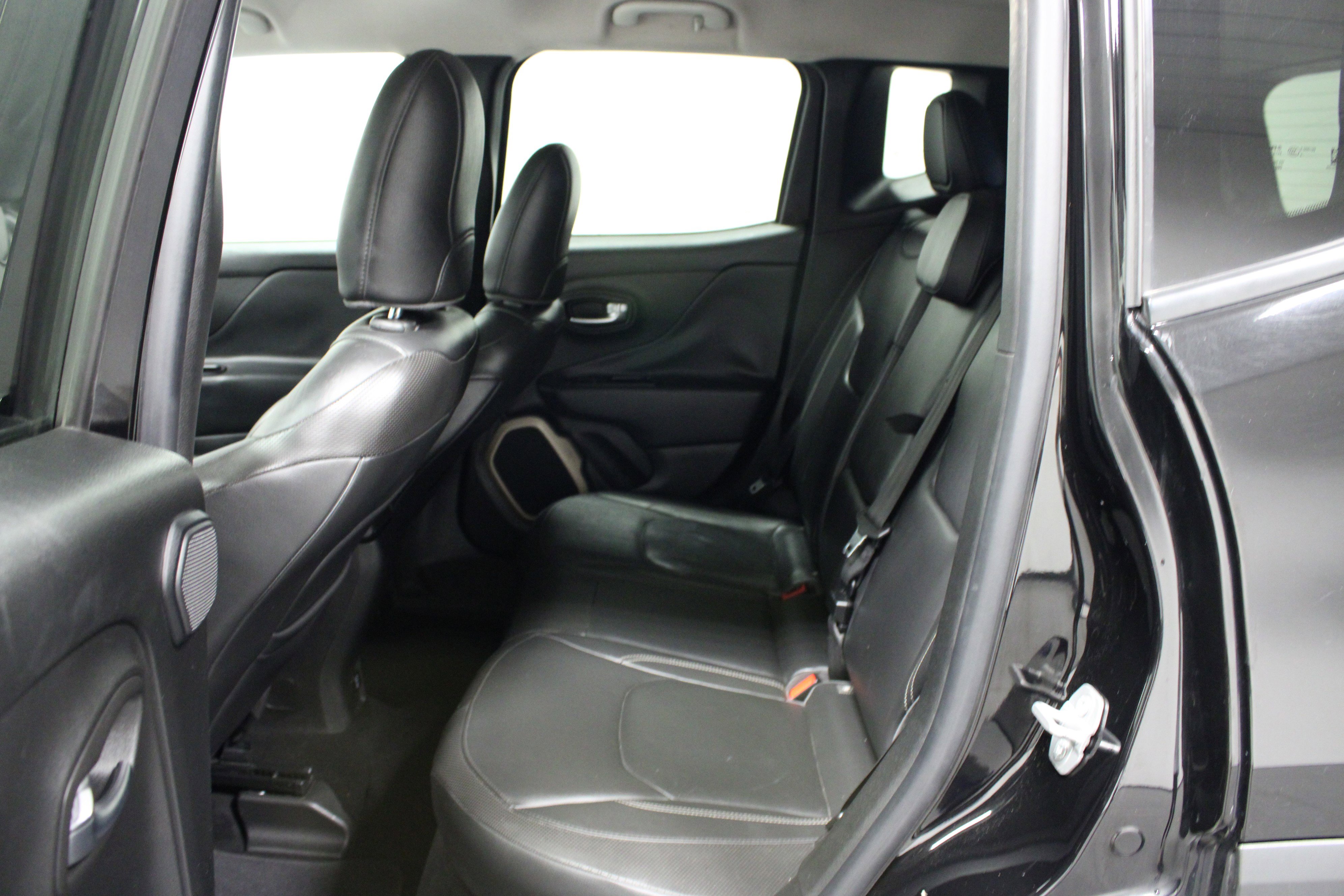 Used 2015 Jeep Renegade Limited w/ Safety & Security Group I image 13