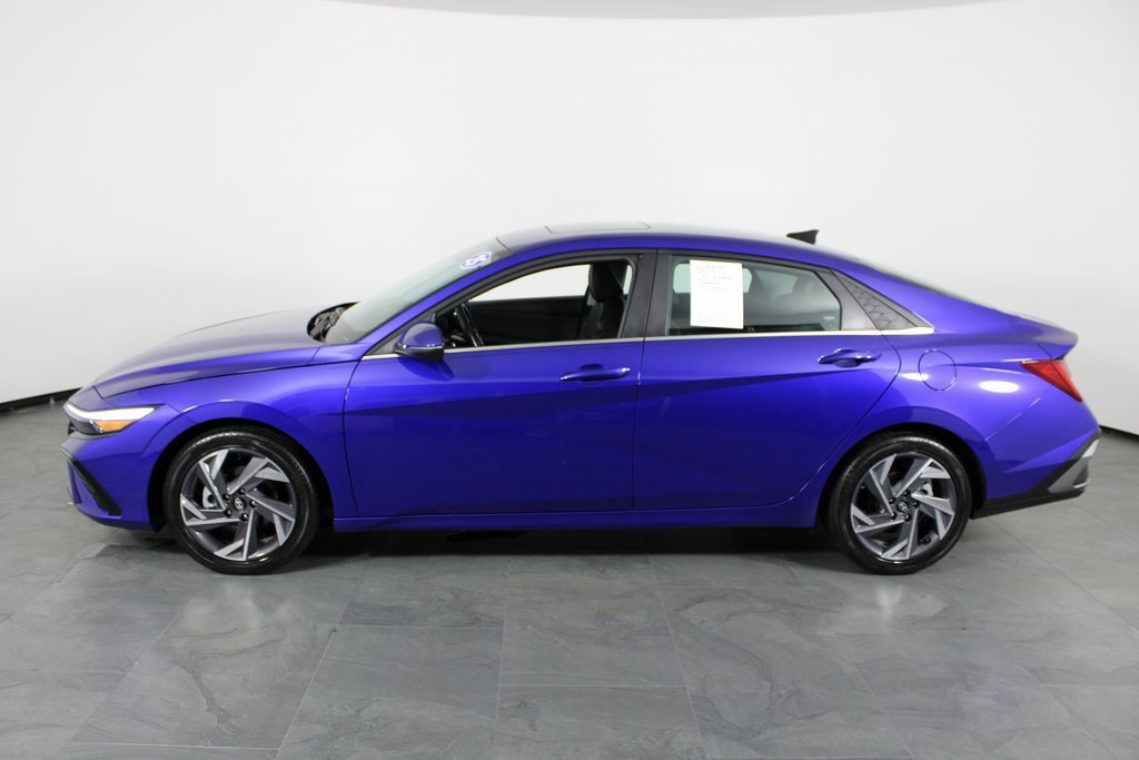 Certified 2025 Hyundai Elantra Limited image 8