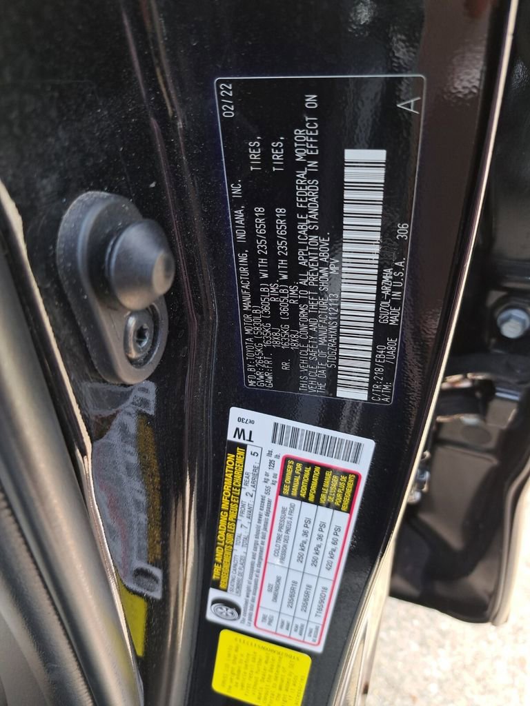 Used 2022 Toyota Highlander XLE FWD image 29