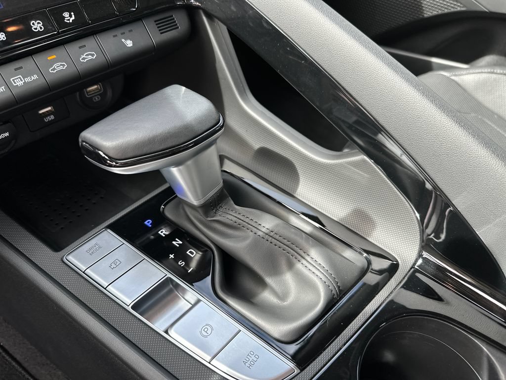 Certified 2023 Hyundai Elantra Limited FWD image 14
