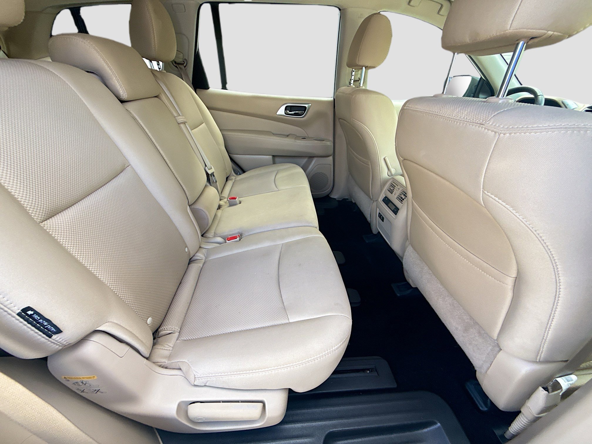 Used 2019 Nissan Pathfinder SV w/ SV Tech Package FWD image 27