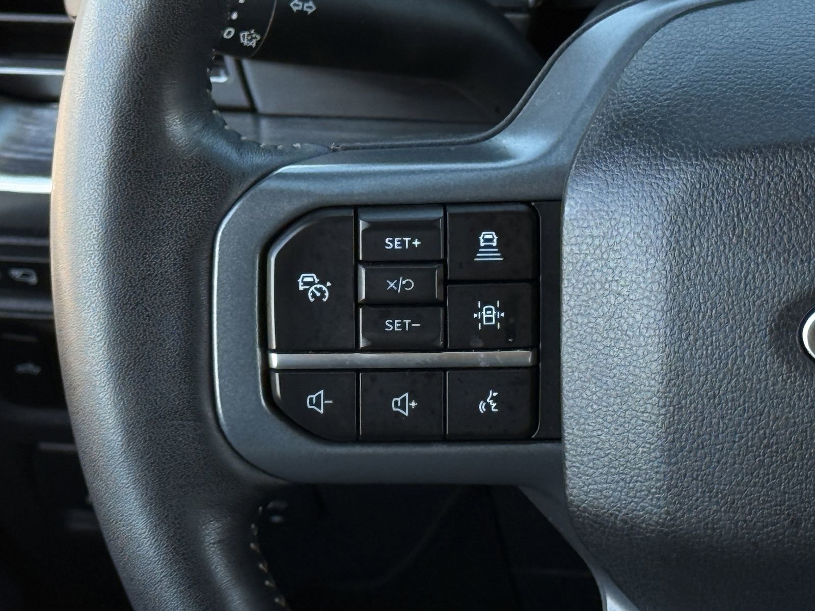 Used 2023 Ford F150 Lariat w/ Trailer Tow Package image 15