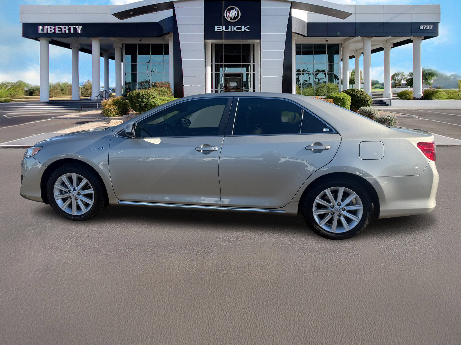 Used 2013 Toyota Camry XLE w/ Convenience Pkg image 7
