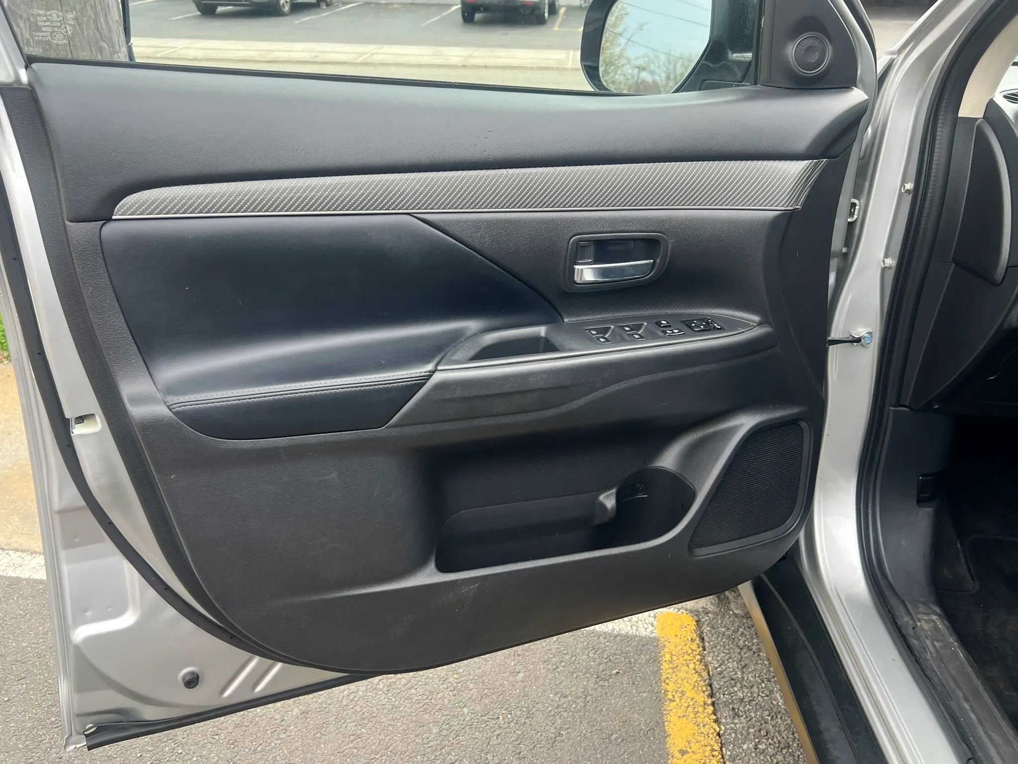 Used 2019 Mitsubishi Outlander SEL image 11