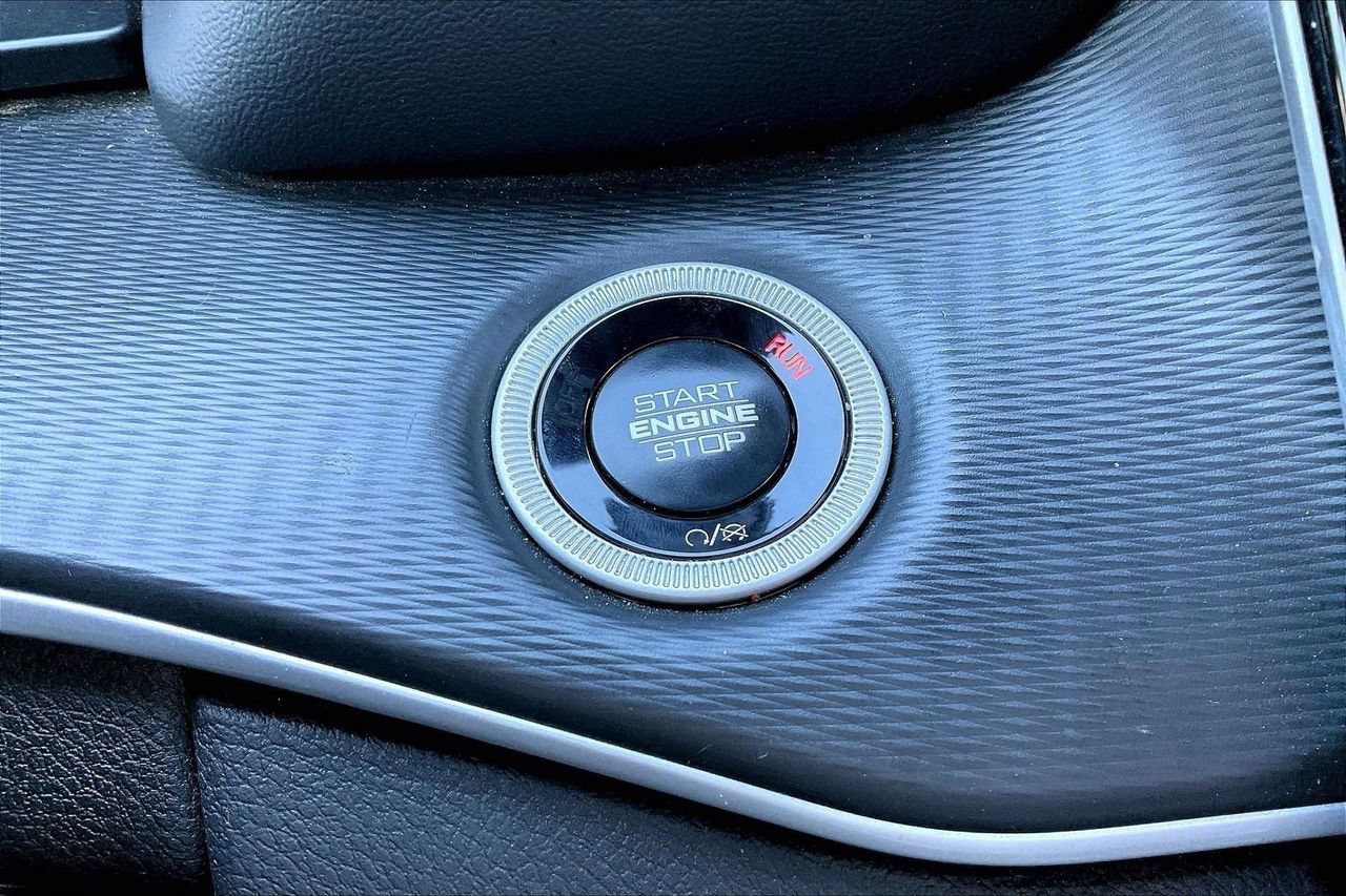 Certified 2025 Jeep Grand Cherokee Altitude AWD/4WD image 26