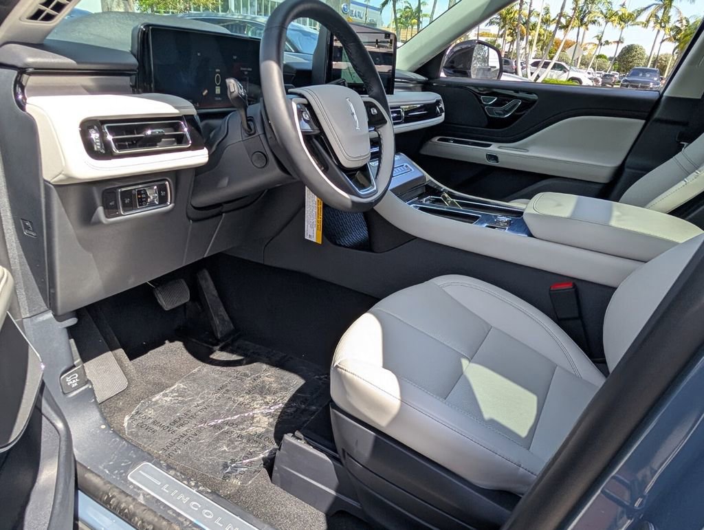 New 2026 Lincoln Aviator 2WD image 12