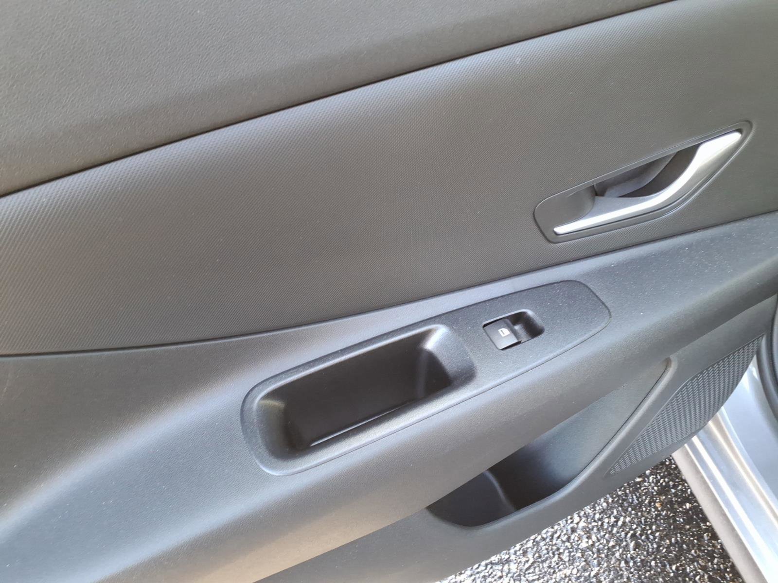 Used 2024 Hyundai Elantra SEL image 17