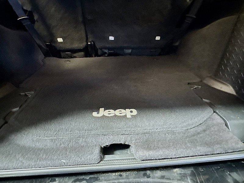 Used 2017 Jeep Wrangler Unlimited Sahara w/ Connectivity Group AWD/4WD image 22