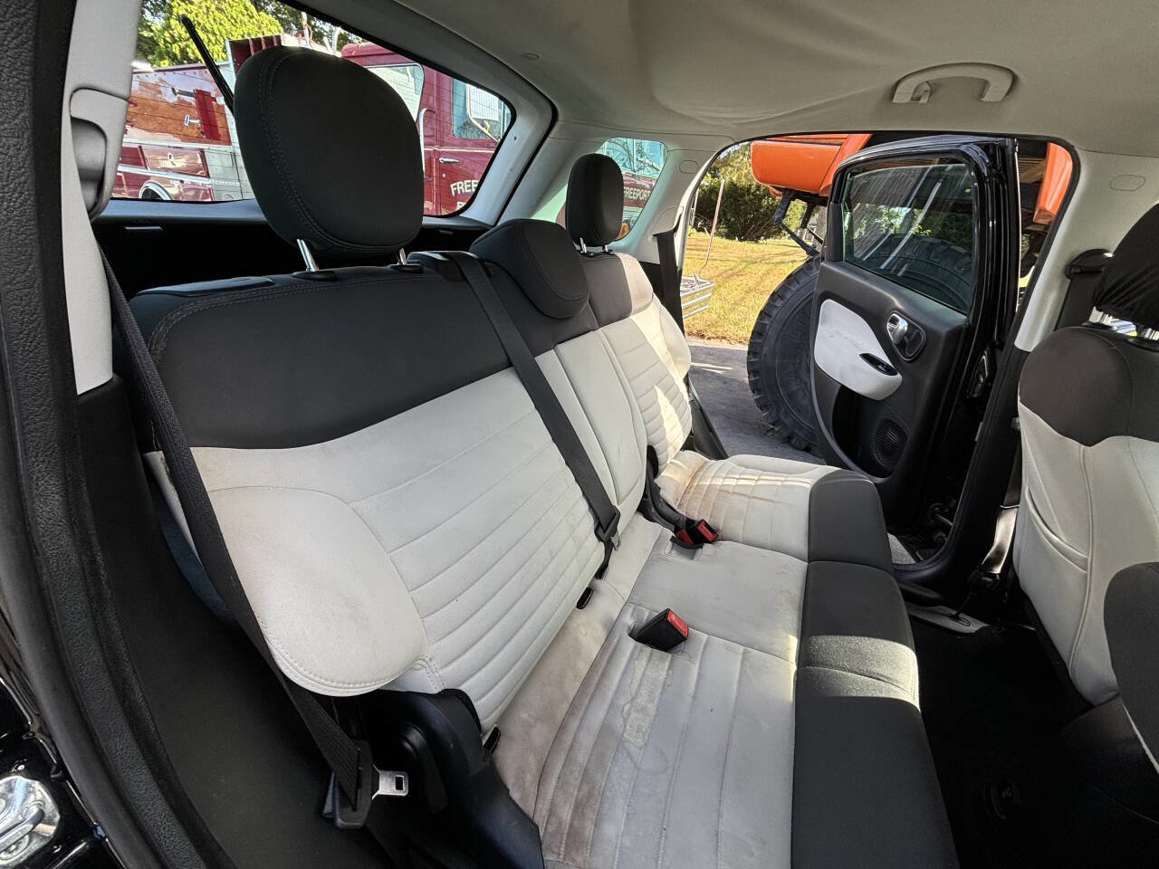 Used 2014 FIAT 500L Easy w/ Popular Equipment Group FWD image 24