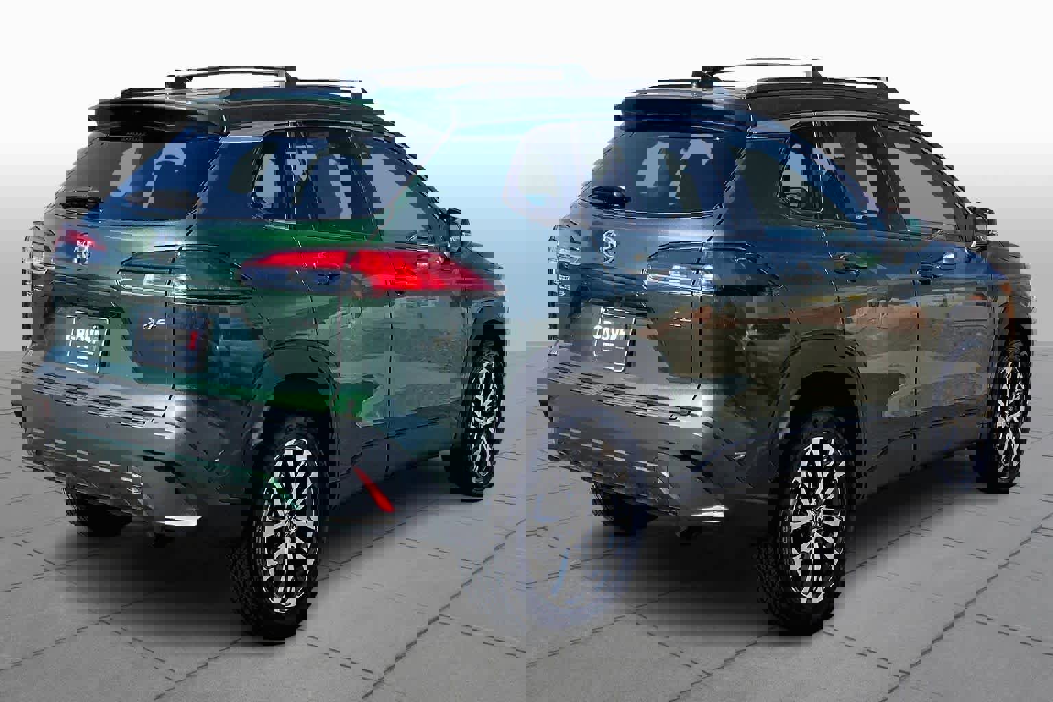 Used 2025 Toyota Corolla Cross XLE w/ Convenience Package image 12