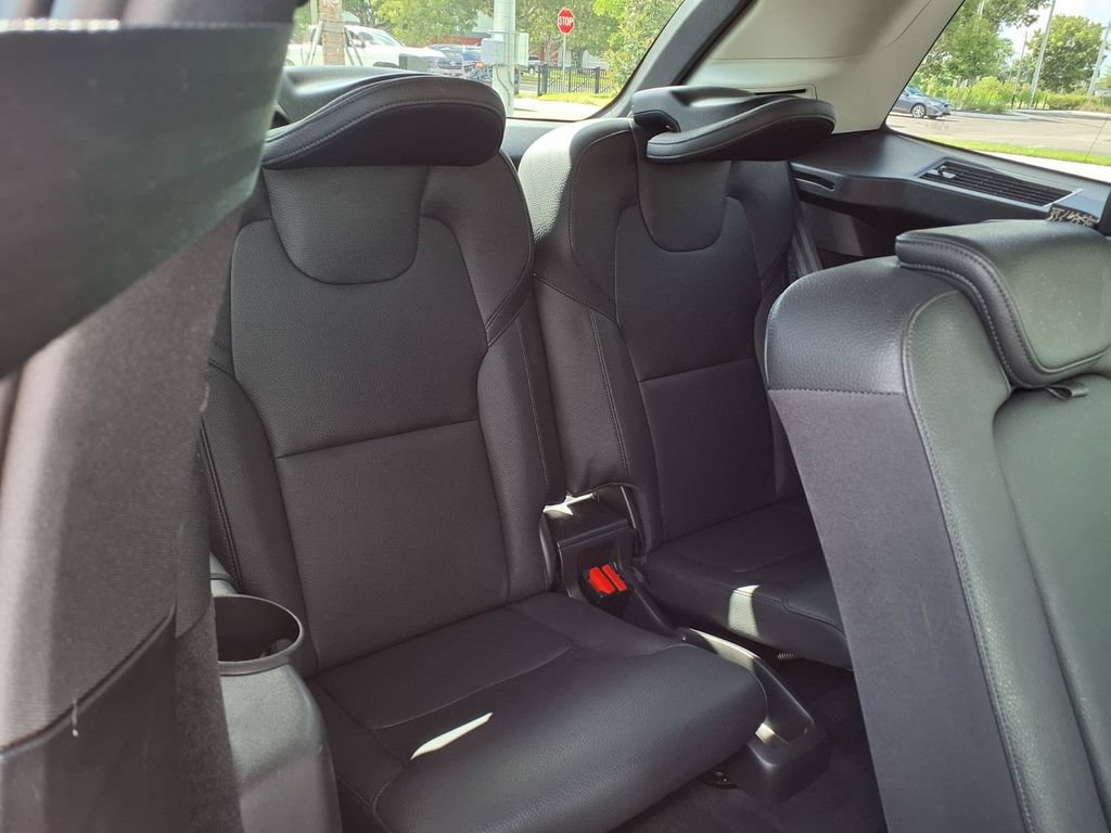 Used 2024 Volvo XC90 B6 Plus AWD/4WD image 16