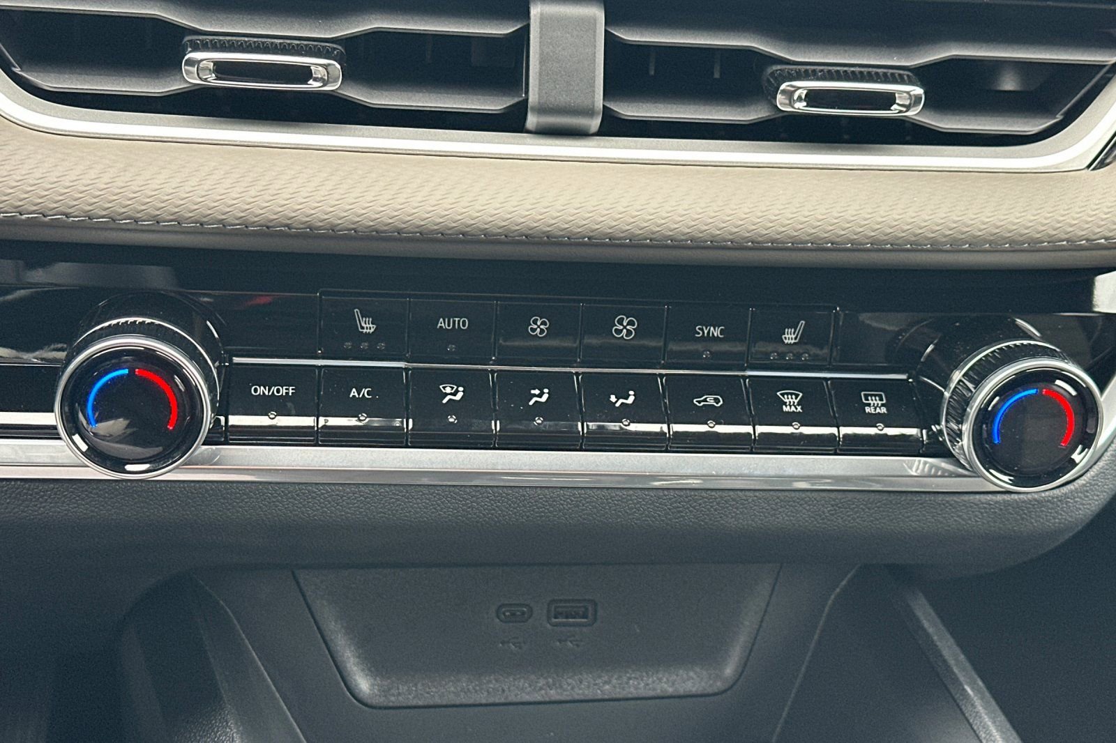 New 2026 Chevrolet Equinox LT w/ Convenience Package II image 24