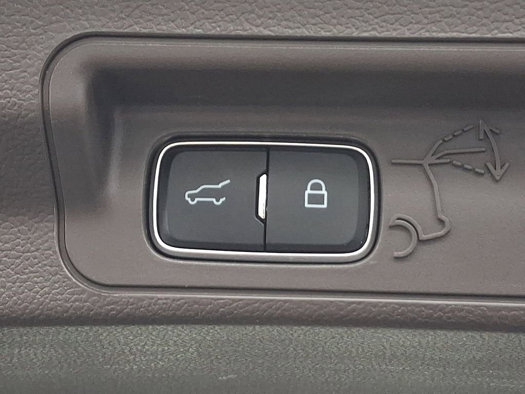 Certified 2023 Ford Explorer Platinum w/ Technology Package image 30