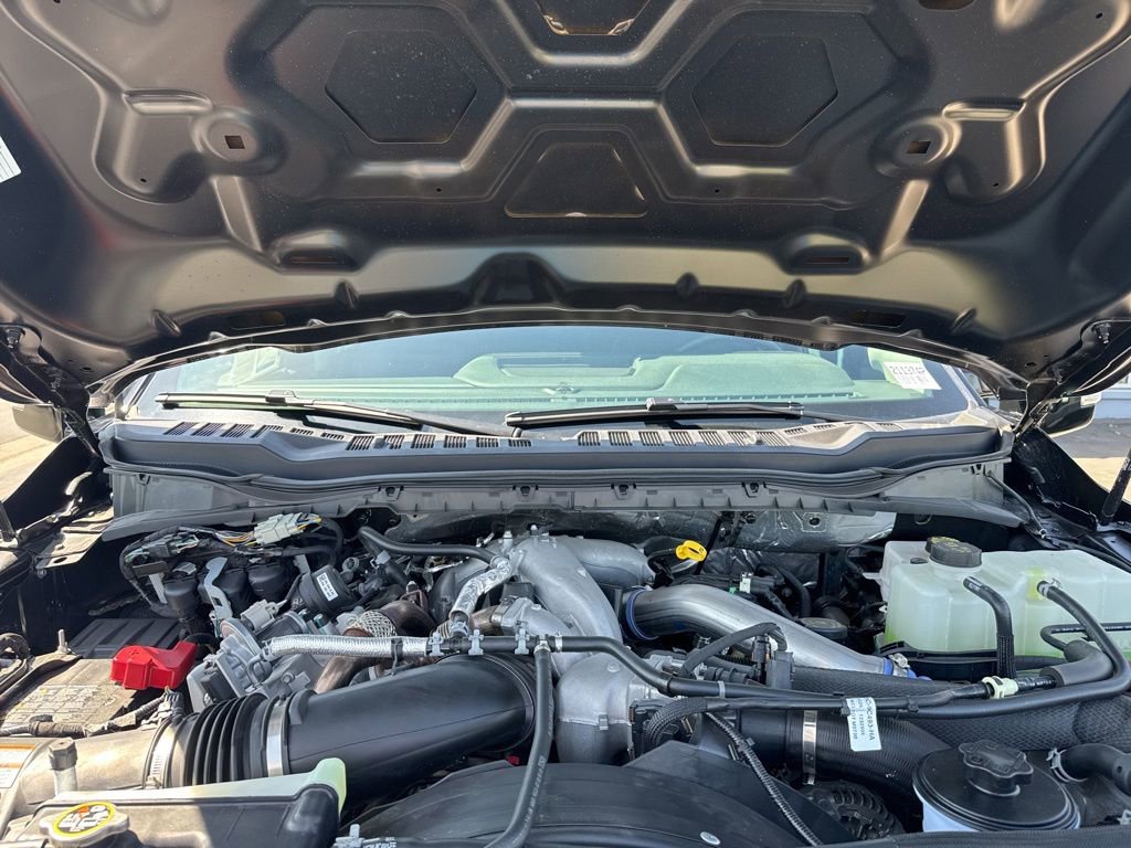 Used 2025 Ford F350 Lariat w/ FX4 Off-Road Package image 39