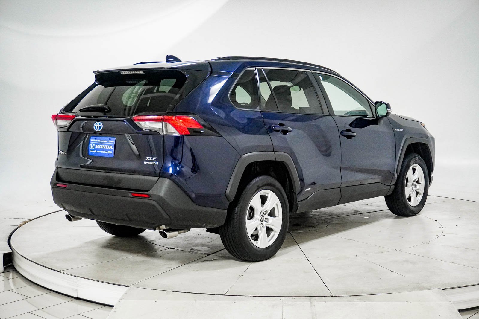 Used 2021 Toyota RAV4 XLE w/ XLE Grade Weather Package image 10
