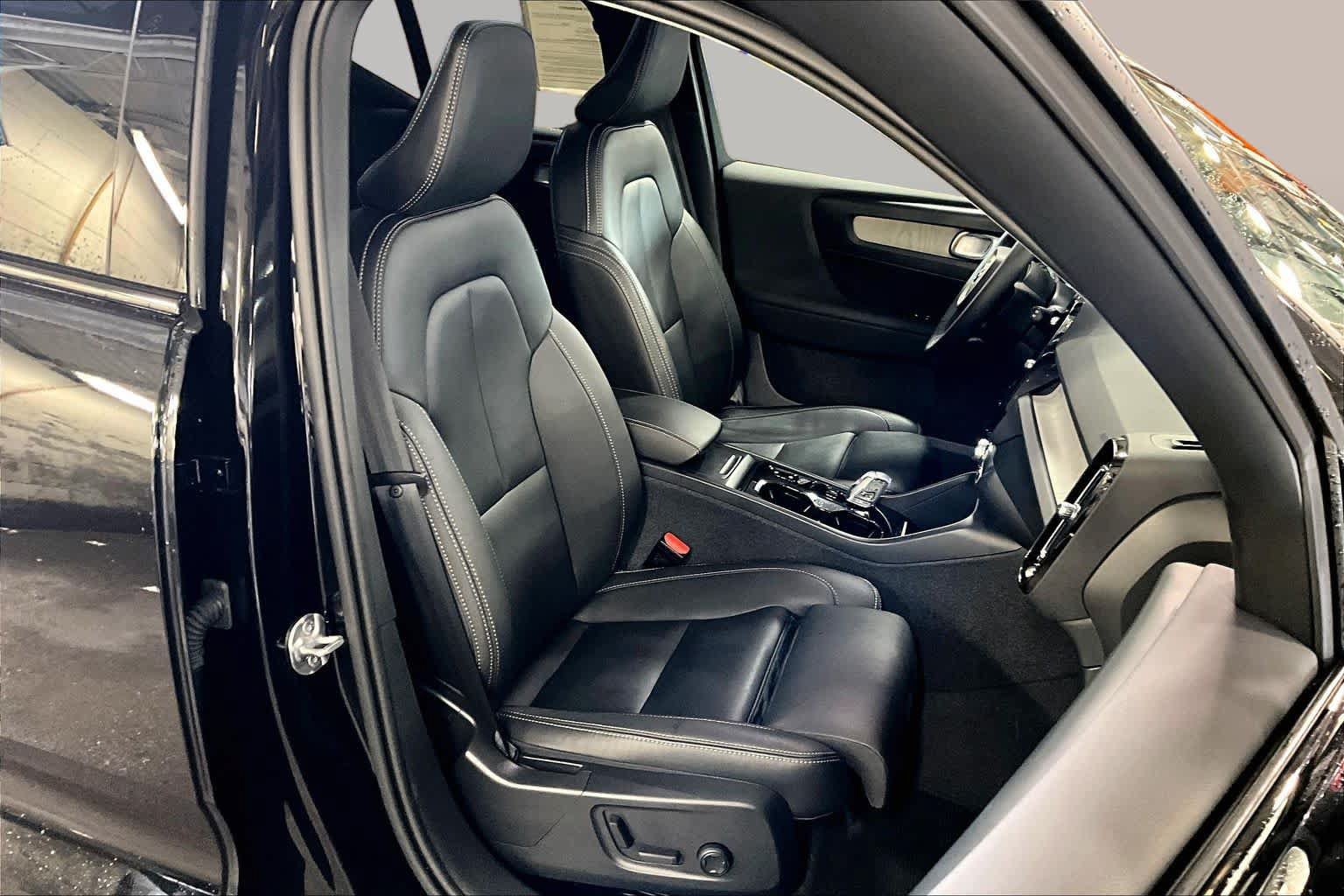 Used 2024 Volvo XC40 B5 Plus w/ Climate Package AWD/4WD image 8