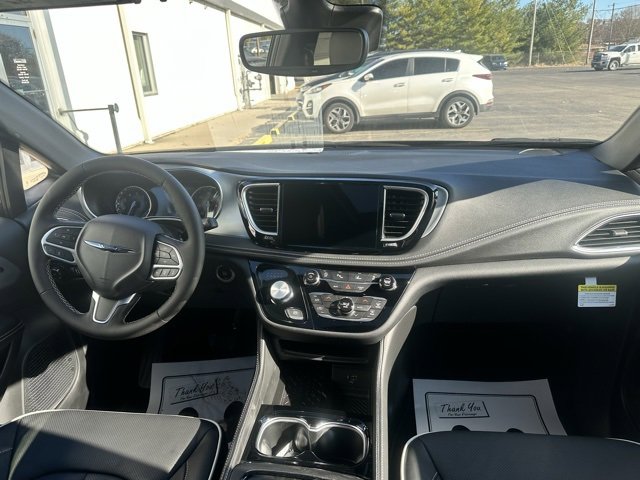 New 2026 Chrysler Pacifica Limited image 20