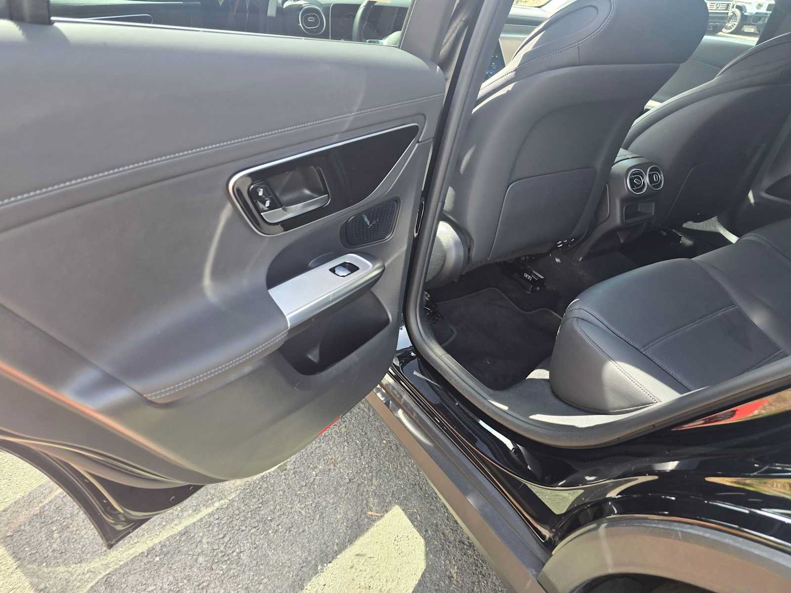 Used 2025 Mercedes-Benz GLC 350e 4MATIC image 17