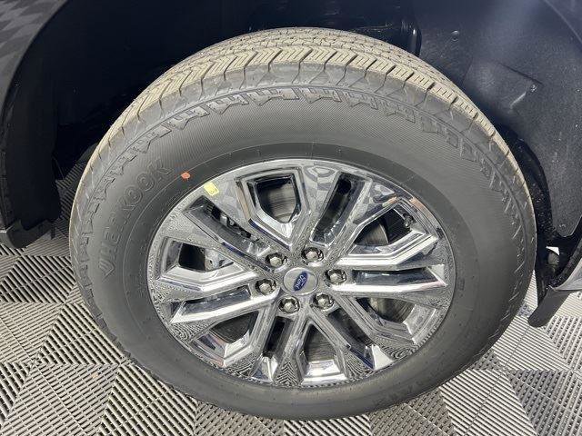 Used 2025 Ford F150 Lariat w/ Equipment Group 501A Mid image 8