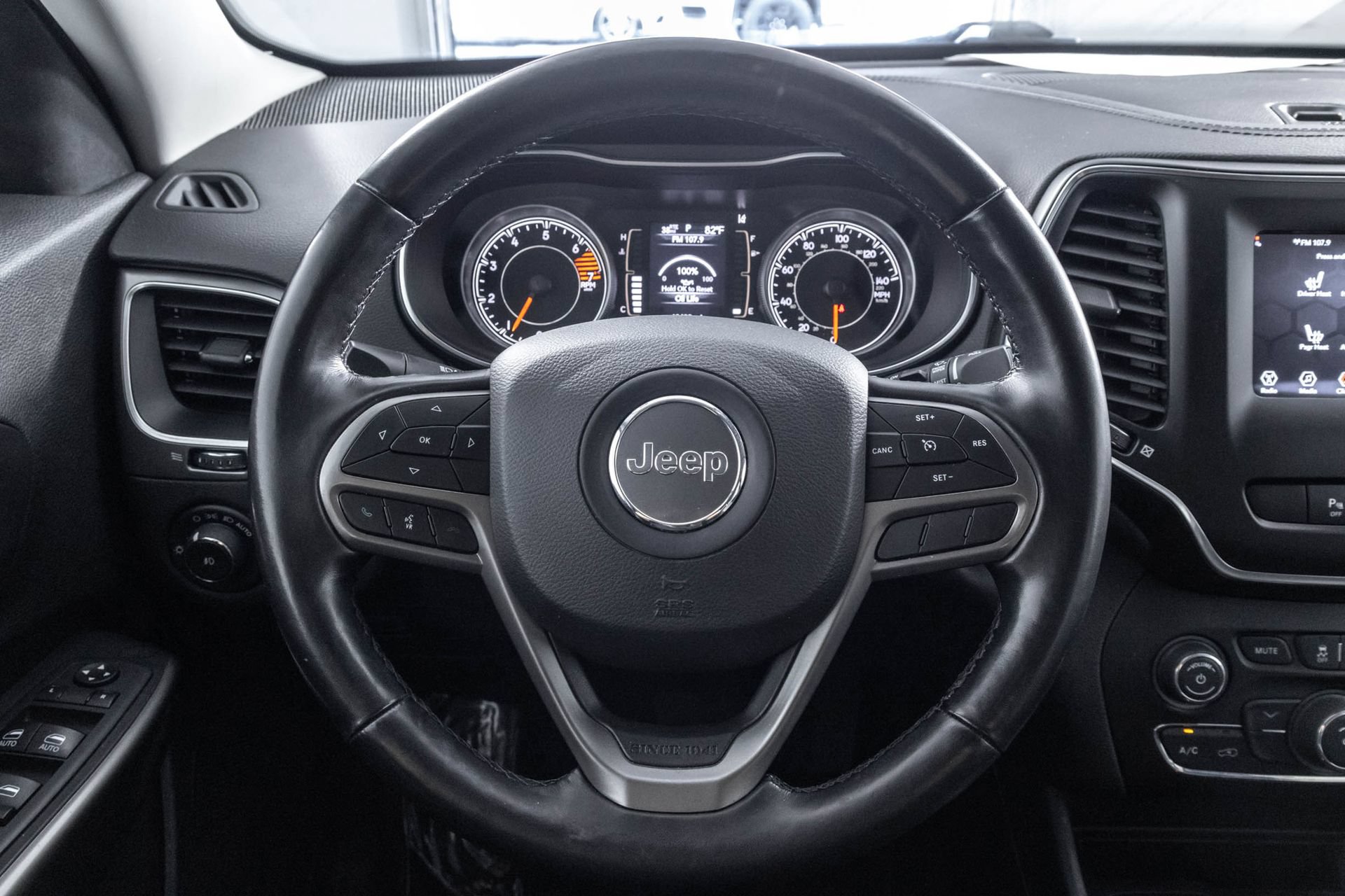 Used 2021 Jeep Cherokee Latitude Plus FWD image 27