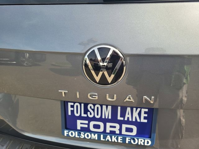 Used 2023 Volkswagen Tiguan SE w/ Panoramic Sunroof Package FWD image 7