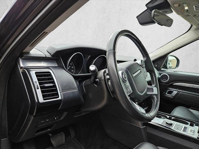 Used 2017 Land Rover Discovery First Edition image 16