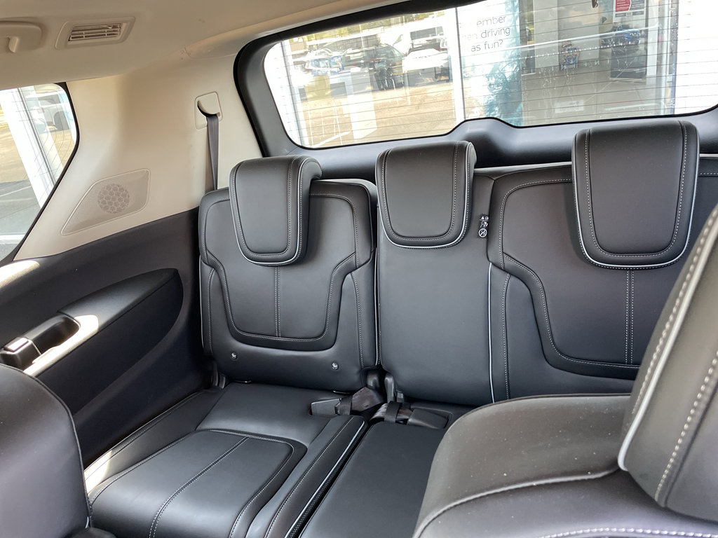Used 2025 INFINITI QX80 Sensory image 22