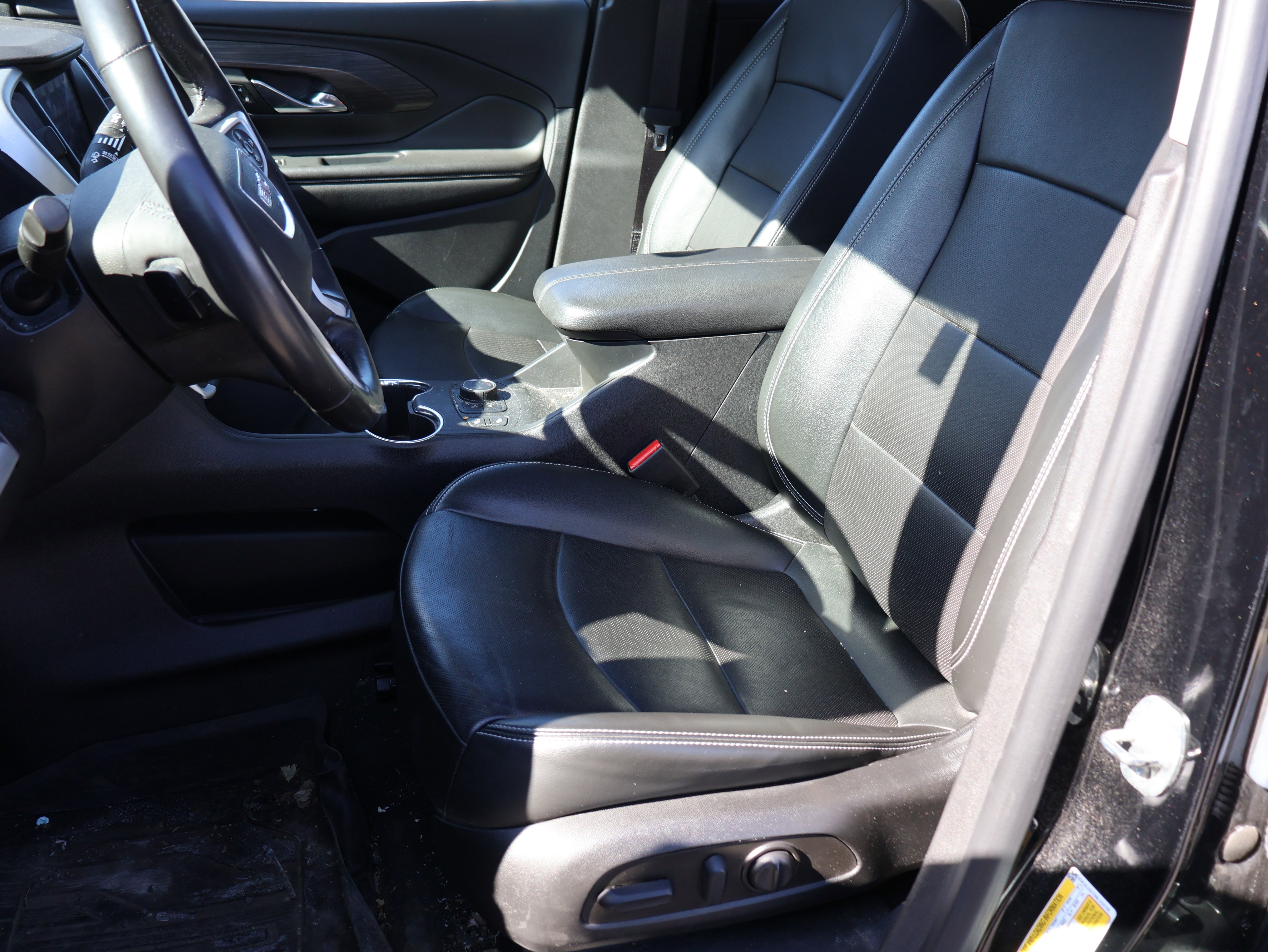 Used 2022 GMC Terrain SLT w/ Infotainment Package II image 35