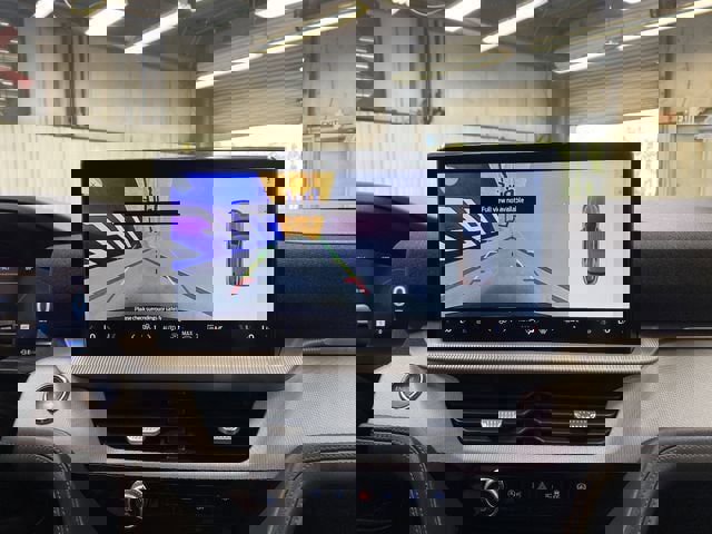 Used 2025 Ford Explorer Active image 44