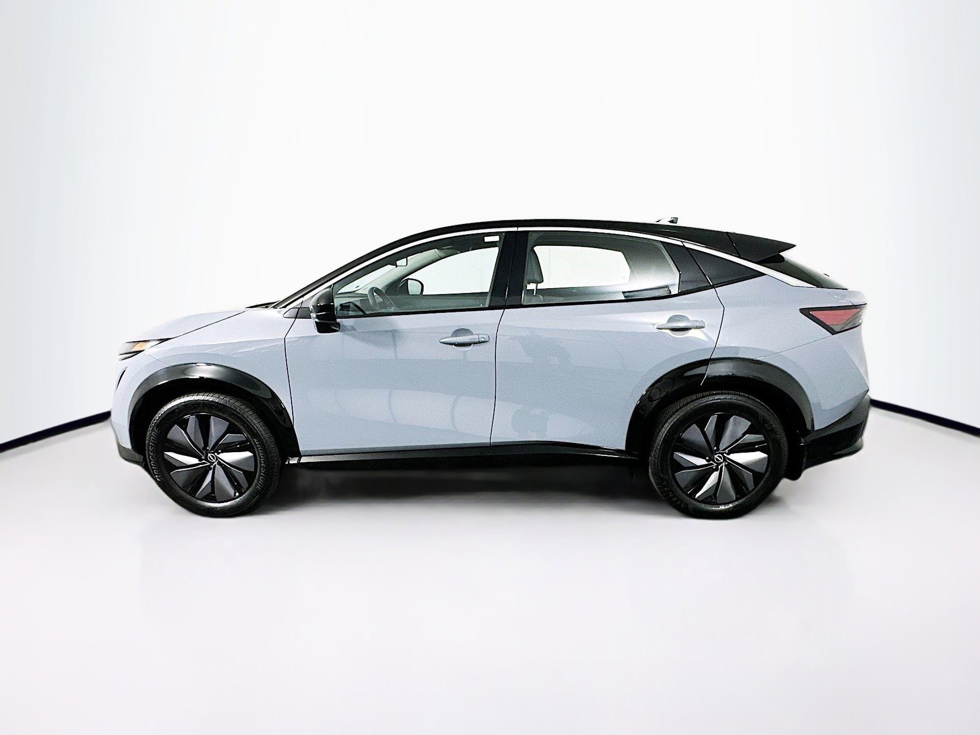 Used 2024 Nissan Ariya FWD image 4
