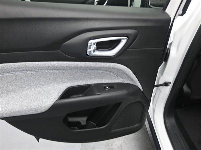 Used 2025 Jeep Compass Sport image 21